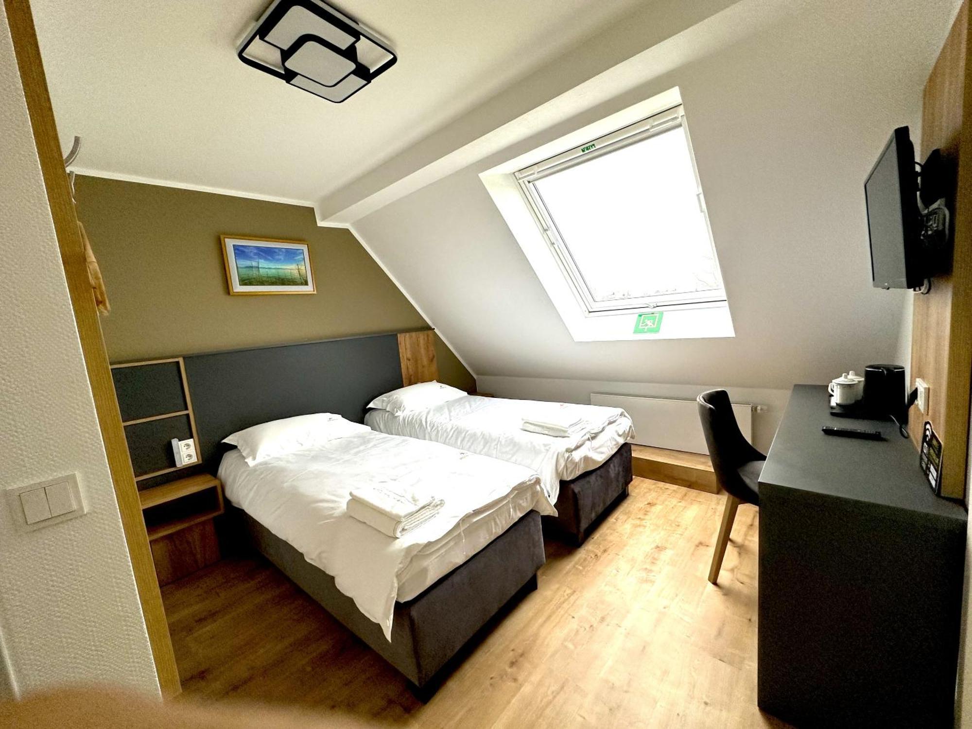 Home Inn Hotel Доргмаген Стая снимка